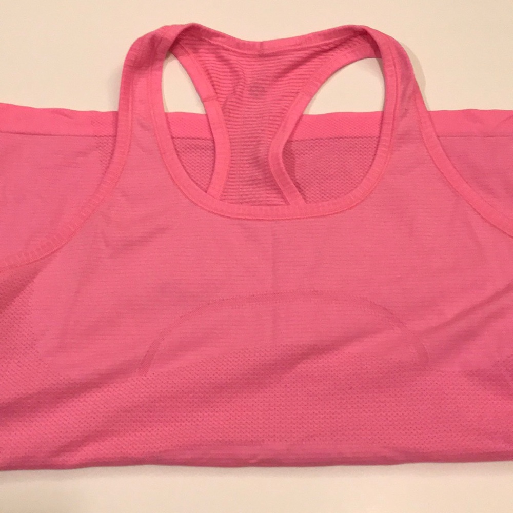 Cute pink swiftly tank. No flaws or pilling!